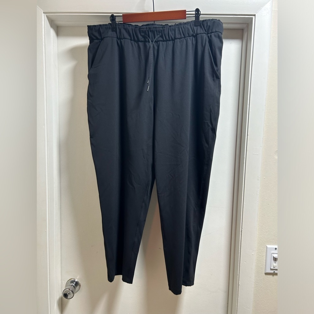 Lululemon Black mid rise smooth fit pull on pant size 18